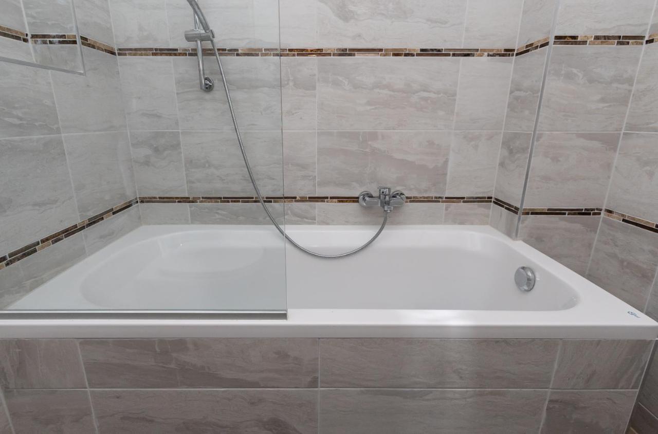 Comfortable Romantic 1 Bedroom Apartment Near Augarten Відень Екстер'єр фото